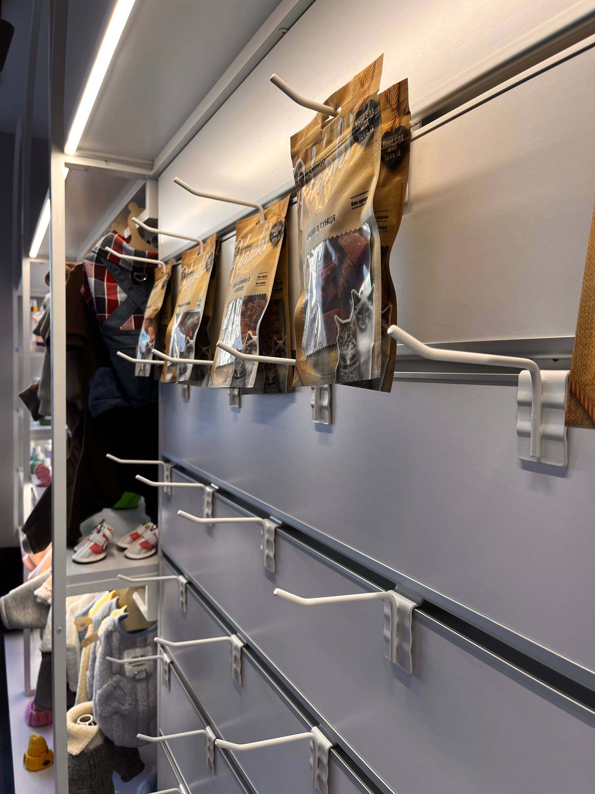 ассортимент крючков для экономпанелей